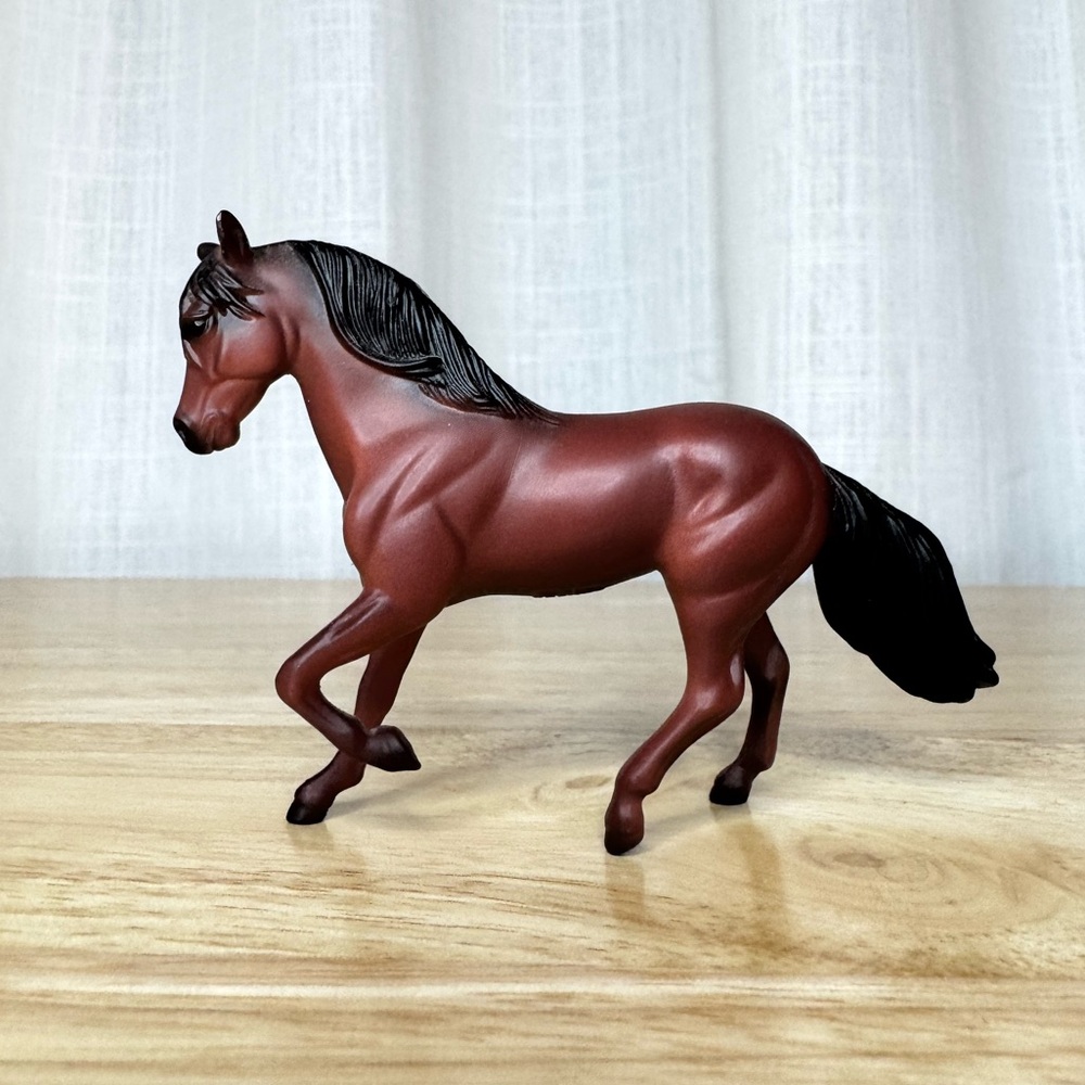 Breyer Reeves Stablemate Paso Fino Horse Bay #5610 from 1999